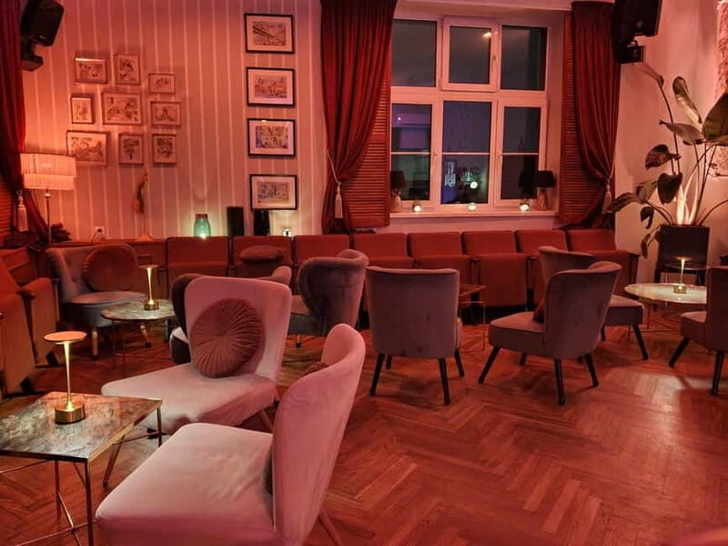 Krakow: Hidden Rooftop Bar Reservation with 1 Cocktail - Practical Details