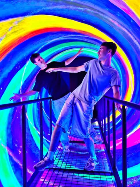 Krakow in Lens VR Experience, Glass Maze and Vortex Tunnel - Key Points