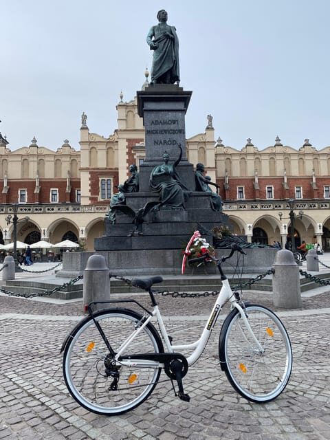 Krakow: Old Town and Kazimierz Guided Bike Tour - Key Points