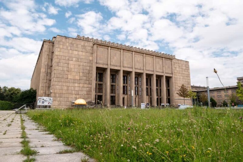 Krakow Old Town and National Museum Private Guided Tour - Key Points