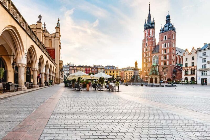Krakow Old Town and National Museum Private Guided Tour - Highlights of the Tour