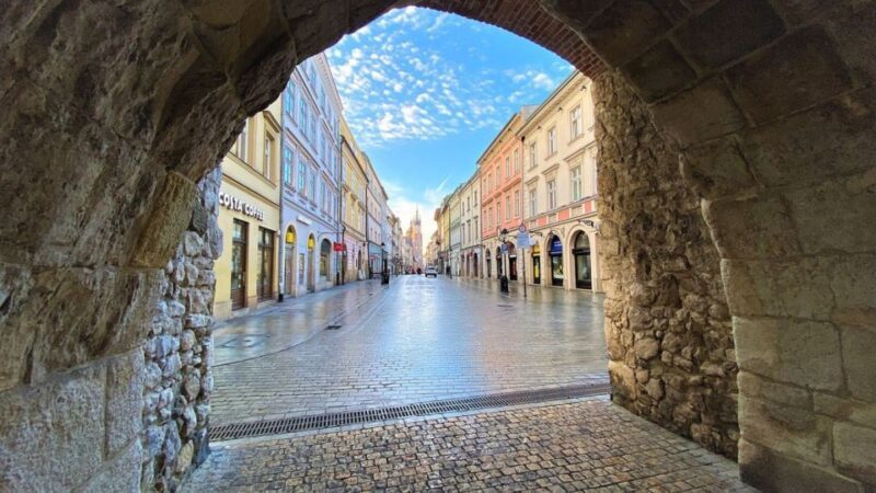 Krakow: Old Town Audioguided walking Tour - What You Can Expect from the Tour