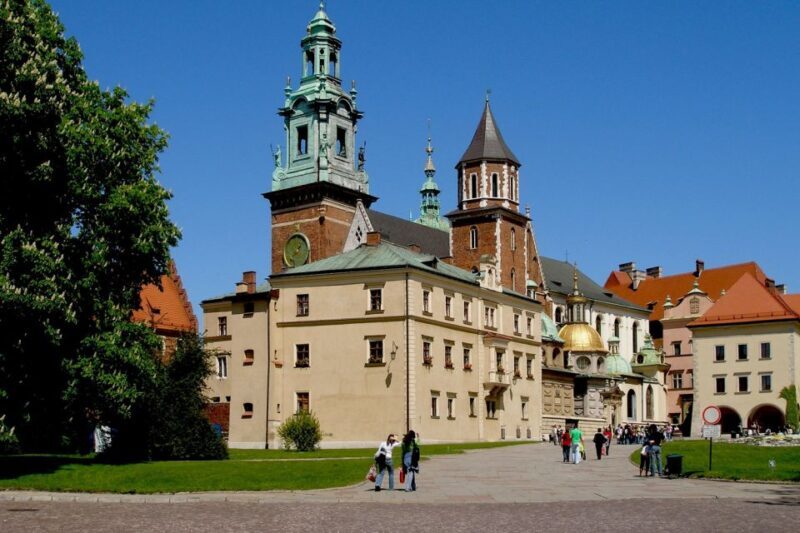 Krakow: Old Town Golf Cart Walk and Wawel Castle Guided Tour - What to Expect from the Tour