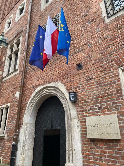 Krakow Old Town & Jewish Quarter: Private Walking Tour - What to Expect During the Tour