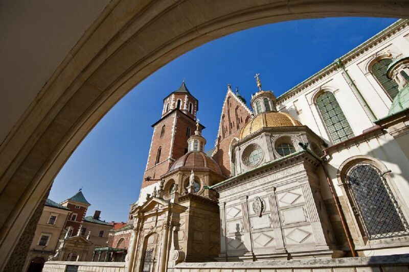 Krakow: Old Town Private Guided Walking Tour - Exploring Krakow’s Old Town: What to Expect