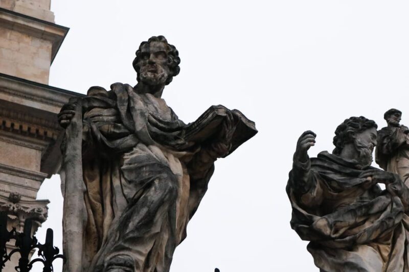 Krakow: Old Town Walk and Underground Museum Tour - Walking Through Krakow’s Shadowy Streets