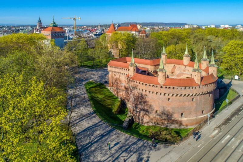 Krakow: Old Town Walking Tour - Key Points