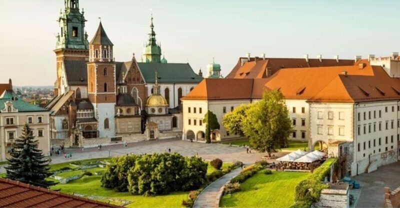 Krakow : Old Town Walking Tour With A guide - The Experience and Reviews