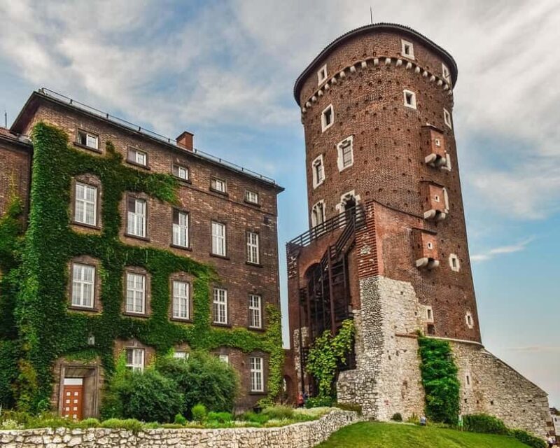 Krakow: Old Town Walking Tour with Private Guide - The Experience: What You Can Expect