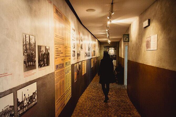 Kraków Oskar Schindler's Enamel Factory Museum skip the line tour - The Role of the Guide and Tour Dynamics