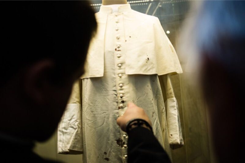 Krakow: Pope John Paul II Guided Tour with Home & Sanctuary - Discover the Life of John Paul II on a Guided Tour from Krakow