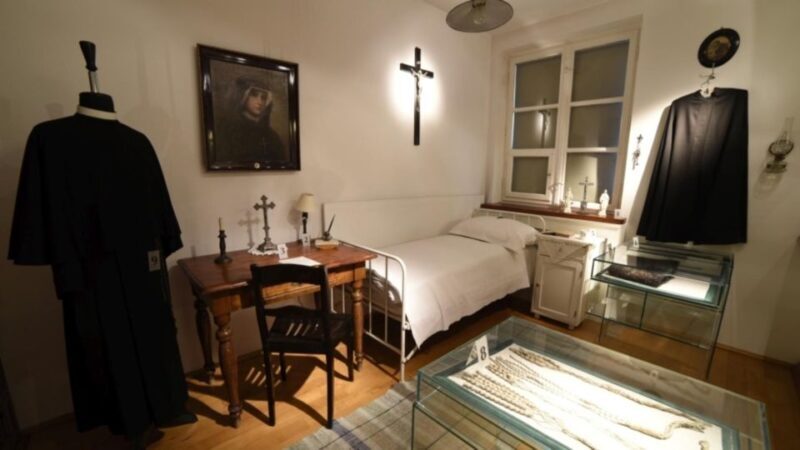 Krakow: Pope John Paul II Guided Tour with Home & Sanctuary - FAQ