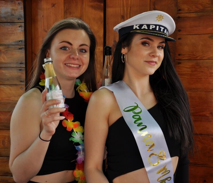 Krakow: Private Gondola Cruise with Delicacies - Key Points