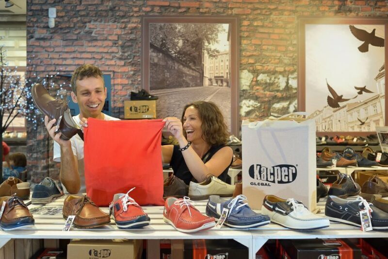 Krakow: Private Shopping Tour with Snacks and Beer Tasting - Key Points