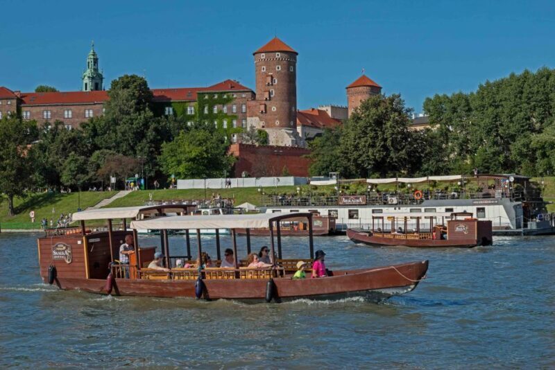 Krakow: Private Traditional Gondola Cruise - Key Points