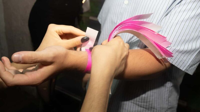 Krakow: Pub Crawl 1H Open Bar, VIP Entry & Welcome Shots - What to Expect from the Krakow Pub Crawl