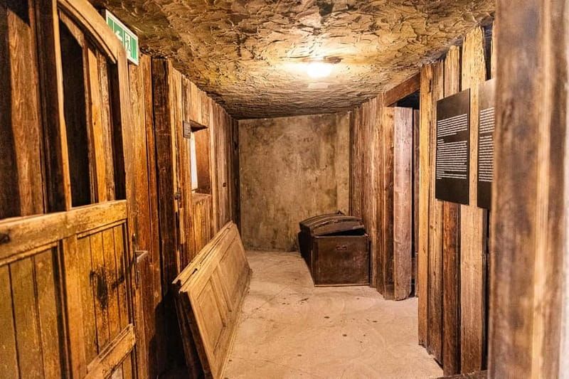 Krakow: Schindler's Factory Ticket and Guided Tour Option - How the best guides make the museum feel clear and human