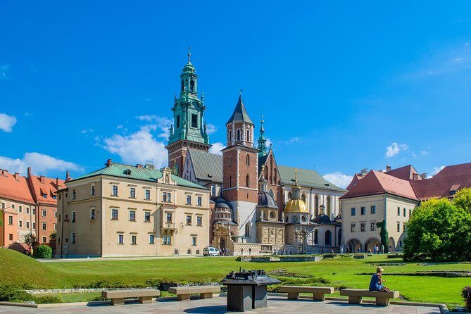 Krakow Skip The Line Wawel Castle and Cathedral Private Tour - The Experience in Practice