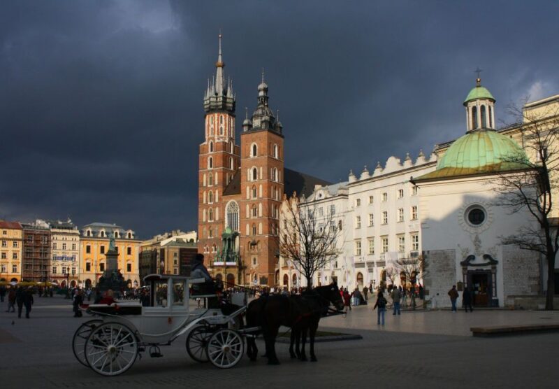 Krakow: Skip-the-Line Wawel Castle & Old Town Guided Tour - What to Expect During the Tour