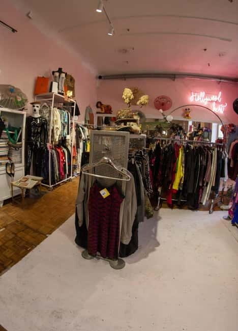 Kraków: Vintage Shops Guided Tour - Key Points