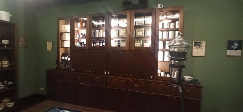 Krakow: Visit Apteka Pod Orlem in Italian - Key Points