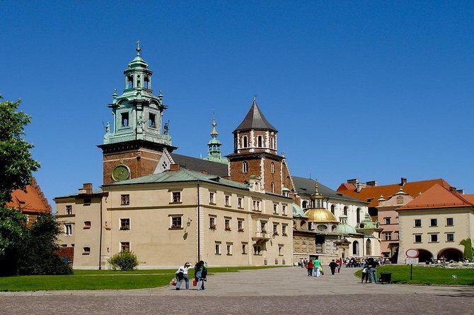 Krakow: Wawel Castle & Cathedral and Wieliczka Salt Mine Guided Tour with Lunch - Key Points
