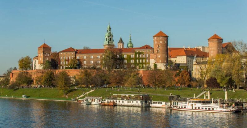 Krakow: Wawel Castle & Cathedral Guided Tour - Discovering Wawel Castle & Cathedral: What to Expect