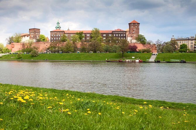 Krakow: Wawel Castle & Cathedral Guided Tour - Key Points