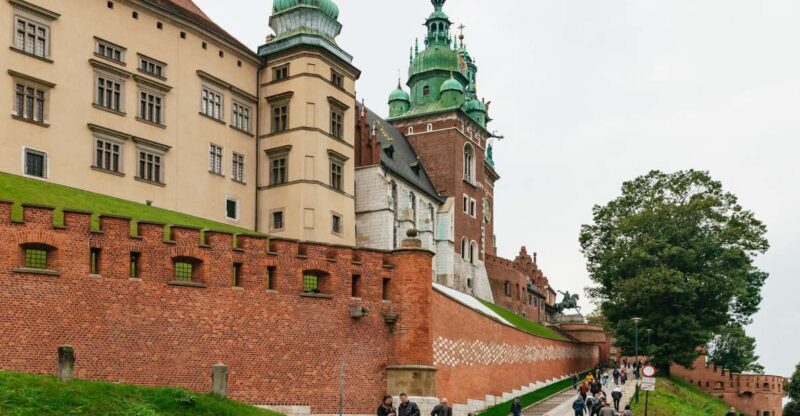 Krakow: Wawel Castle Guided Walking Tour - An In-Depth Look at the Wawel Castle Guided Tour