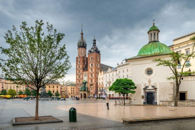 Krakow: Wawel Hill, St. Mary's Church & Underground Museum - The Practical Side: Timing, Group Size & Accessibility