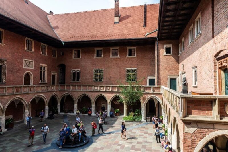 Krakow: Wawel Hill, St. Mary's Church & Underground Museum - Who Should Consider This Tour?