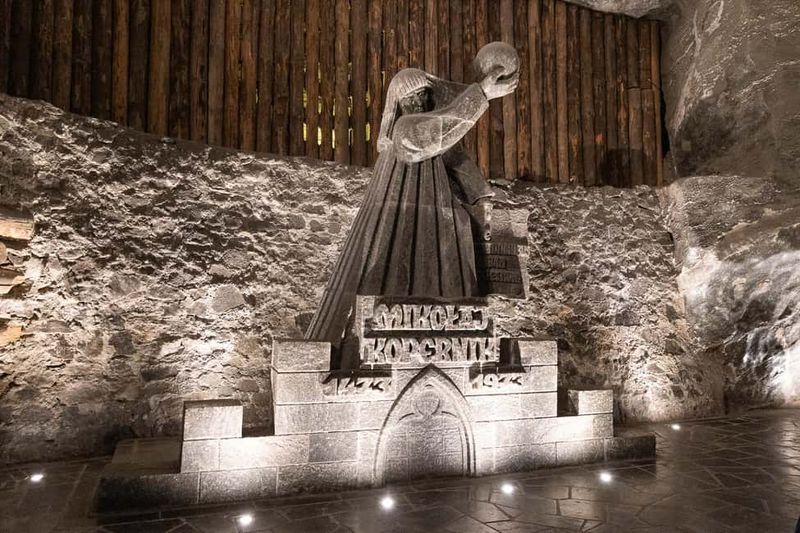 Krakow: Wieliczka Salt Mine Tour with Entry Ticket - What Happens Once You Arrive: Free Time Before the Tour