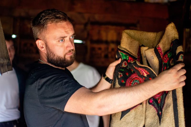 Krakow: Zakopane Tour Local Tasting, Cable Car & Hot Springs - Why the guides are a huge part of the value