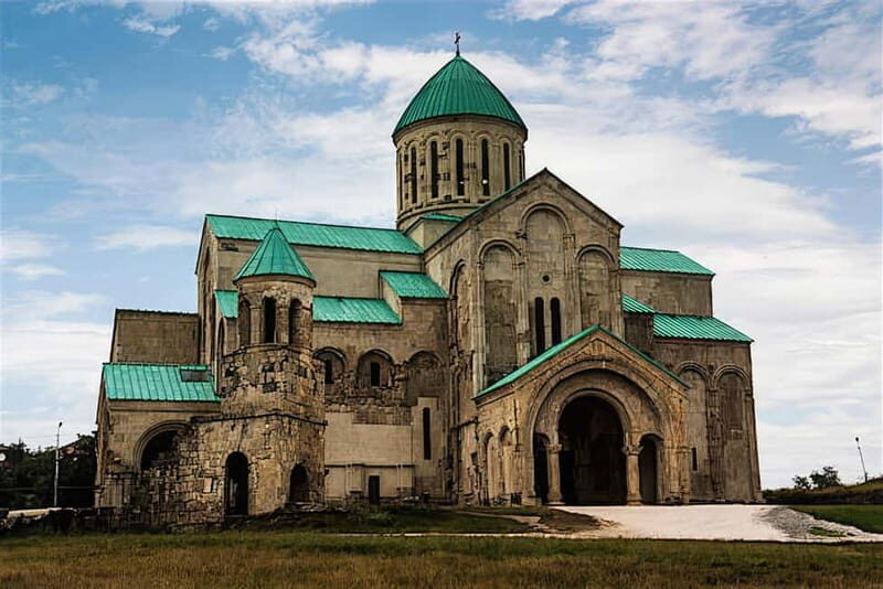 Kutaisi: 8-Day Private Group Tour with Accommodation - Key Points