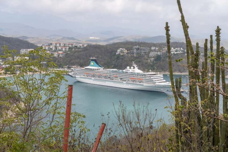 La Crucecita: Hiking and Snorkling/ Drinks and Fruits - Exploring La Crucecita: Hiking, Snorkeling, and Refreshing Fruits