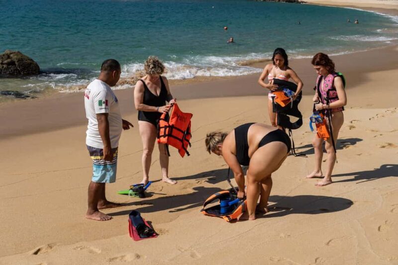 La Crucecita: Hiking and Snorkling/ Drinks and Fruits - Who Will Love This Tour?