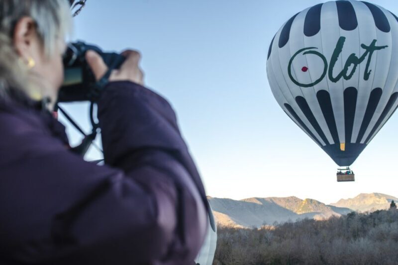 La Garrotxa Volcanoes Half-Day Hot Air Balloon Flight - Guides, Crew, and Safety