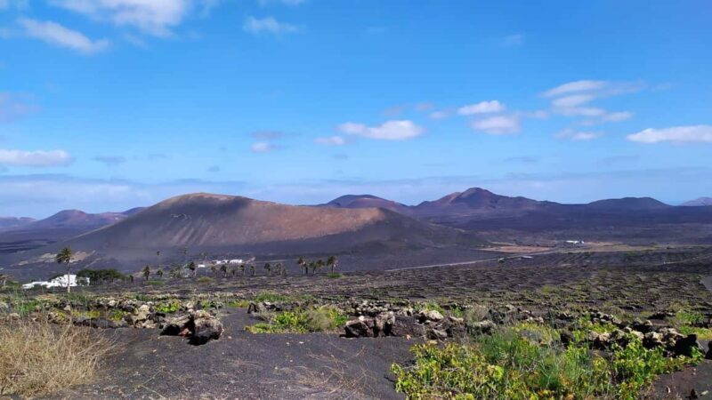 La Geria: a walk among volcanoes and vineyards - Changing Perspectives on the Eastern Slope