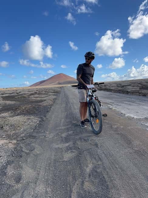 LA GRACIOSA: Bike rental MOUNTAIN BIKES - Biking Through La Graciosa: The Experience on the Ground