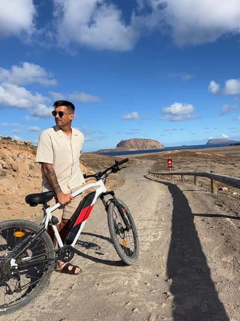 La Graciosa: Rent your ELECTRIC BIKE and explore the island at your own pace. - Key Points