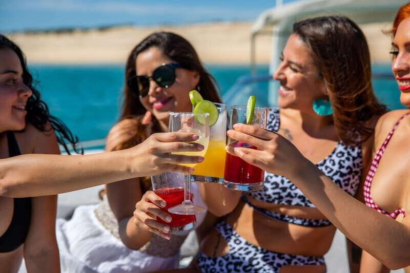 La Paz: Espiritu Santo Island and Balandra Bay Day Cruise - Key Points