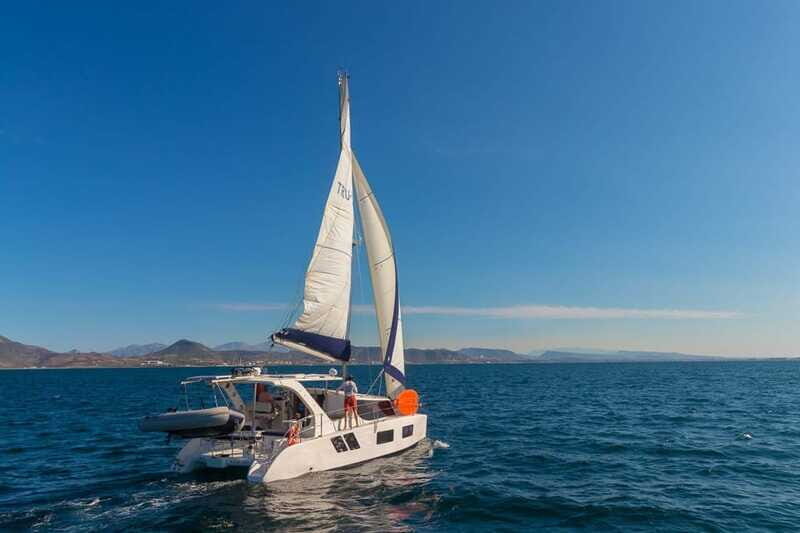 La Paz: Private catamaran to sloop with food and beverages included - FAQs