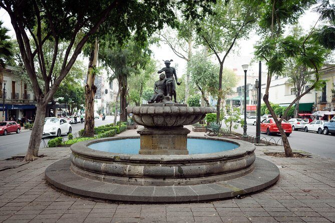 La Roma's Famous Sights and Local Lore: A Self-Guided Audio Tour - The Itinerary: A Closer Look