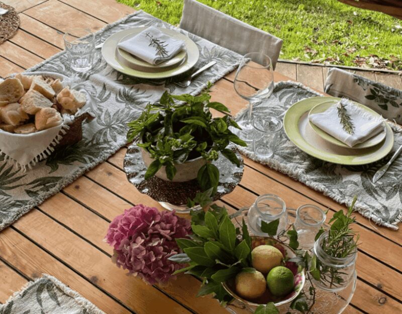 La Spezia: Home Restaurant Experience with Pool Access - Key Points