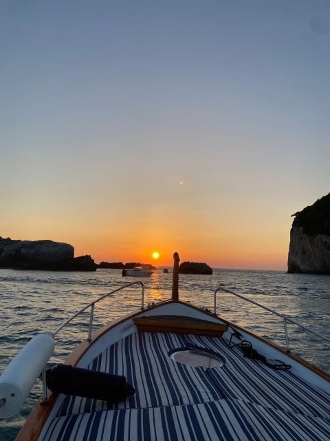 La Spezia: Sunset boat tour in Golfo Dei Poeti with aperitif - Key Points