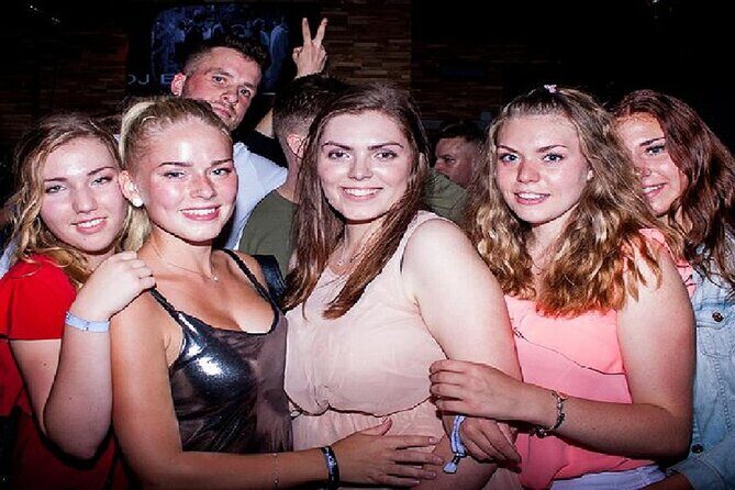 Ladies Night Party Tour in Hamburg including cocktail, sparkling wine and shots - FAQ