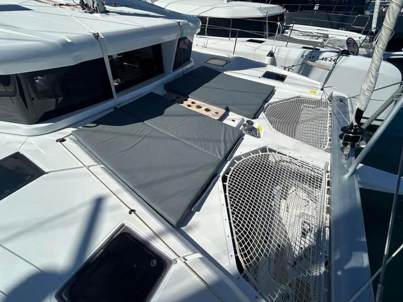 Lagos: Cliffs and Secret Caves in a Cervetti 44 Sail - Who Should Consider This Tour?