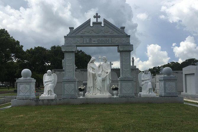 Lake Lawn Metairie Cemetery Walking Tour - FAQs