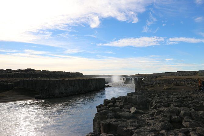Lake Mývatn and Powerful Dettifoss Day Tour from Akureyri - The Transportation: Comfort and Convenience