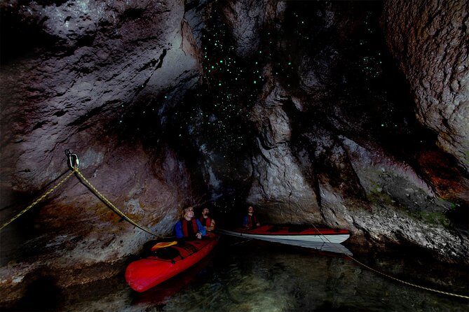 Lake Rotoiti Evening Kayak Tour including Hot Springs, Glowworm Caves and BBQ Dinner - A Complete Look at the Lake Rotoiti Evening Kayak Tour